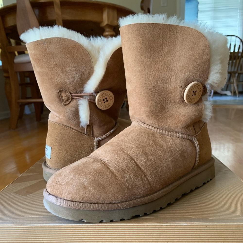 UGG Women’s w/ Bailey Button